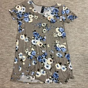 Agnes and Dora floral tee